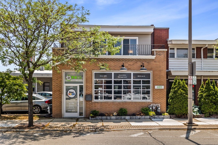 Wonderful live/work opportunity in the heart of the Skokie - Beach Commercial for sale in Skokie, Illinois on Beachhouse.com