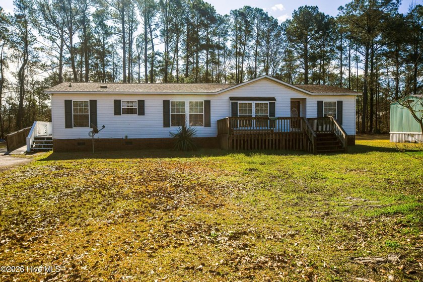 Spacious on-frame modular home on almost 1/2 acre lot with a - Beach Home for sale in Swansboro, North Carolina on Beachhouse.com