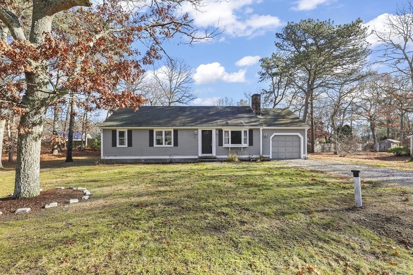 Motivated Seller! Beautifully maintained 3BD/2BA ranch in - Beach Home for sale in Mashpee, Massachusetts on Beachhouse.com