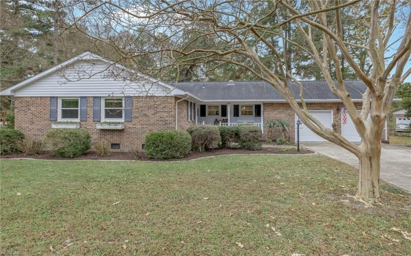 Stunning updated brick ranch in Great Neck on .72 acre lot on - Beach Home for sale in Virginia Beach, Virginia on Beachhouse.com