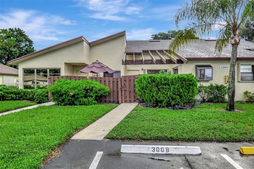 Welcome to your new slice of Delray Beach charm. This truly - Beach Townhome/Townhouse for sale in Delray Beach, Florida on Beachhouse.com