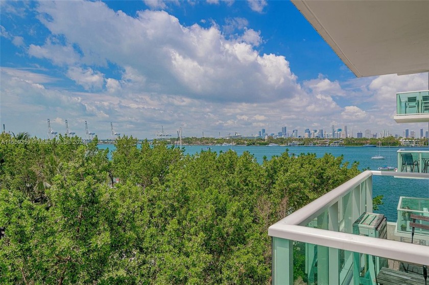 Beautifully renovated 1 bedroom with water views. No expense has - Beach Condo for sale in Miami Beach, Florida on Beachhouse.com