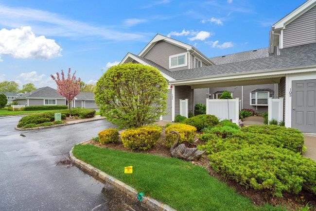 Welcome to 106 Midland Pond Ct, Moriches, a place where comfort - Beach Condo for sale in Moriches, New York on Beachhouse.com