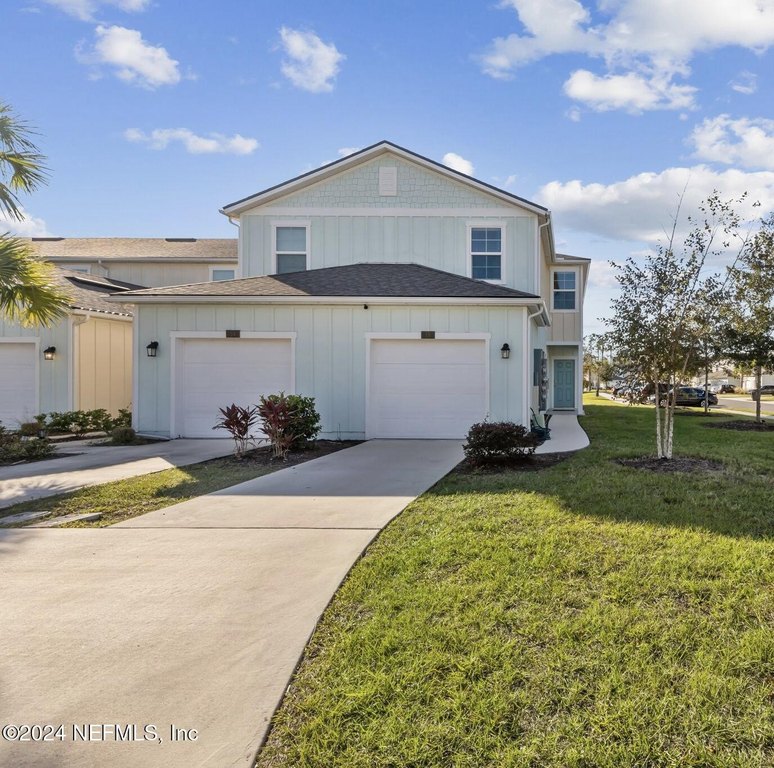 Welcome to this beautifully maintained end-unit townhome located - Beach Townhome/Townhouse for sale in St Augustine, Florida on Beachhouse.com