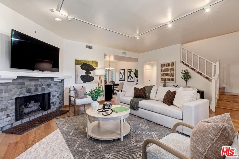 Beautifully updated three bedroom, three bathroom spacious - Beach Townhome/Townhouse for sale in Santa Monica, California on Beachhouse.com