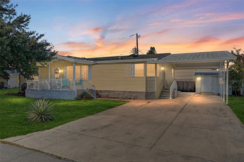 Welcome to 917 50th Ave Ter W! Excellent opportunity to purchase - Beach Home for sale in Bradenton, Florida on Beachhouse.com
