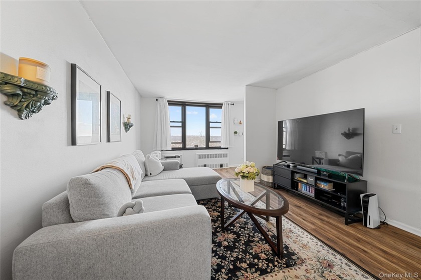 Welcome to Riverdale living at it's finest ! This bright and - Beach Home for sale in Bronx, New York on Beachhouse.com