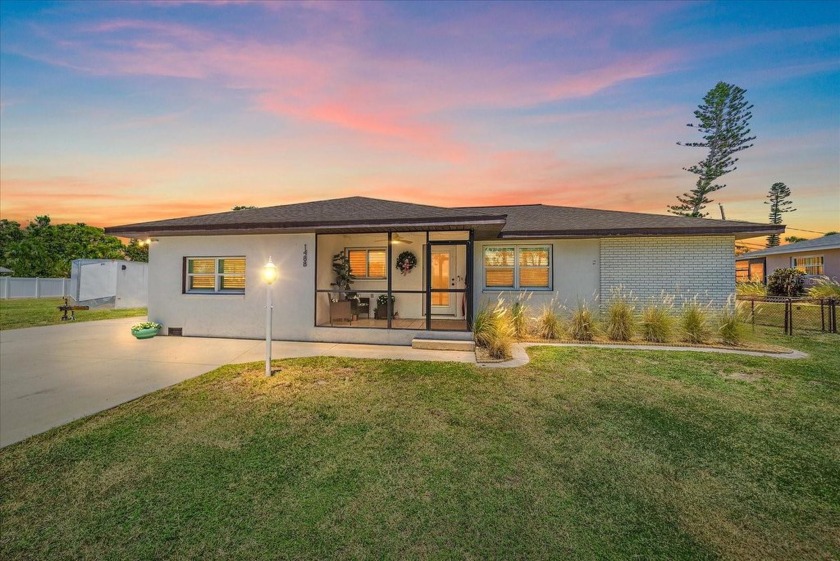 Rare BIG Double-Lot Opportunity! Updated, unfurnished modern - Beach Home for sale in Venice, Florida on Beachhouse.com