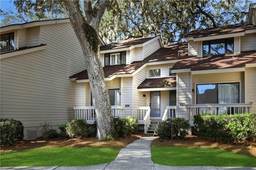 Fresh coat, fresh start - this home is looking crisp and - Beach Condo for sale in Saint Simons, Georgia on Beachhouse.com