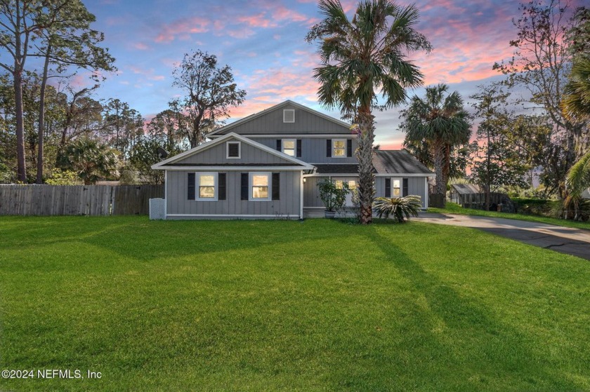 Live the Florida lifestyle in this Palm Coast home on a large - Beach Home for sale in Palm Coast, Florida on Beachhouse.com