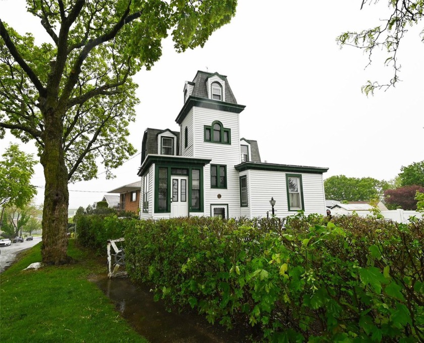 Charming  Turn of the Century Colonial. Situated on corner lot - Beach Home for sale in College Point, New York on Beachhouse.com
