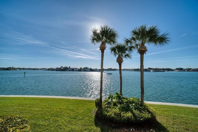 WIDE WATERFRONT VIEWS, FULLY FURNISHED 2/2.5 TOWNHOME WITH - Beach Condo for sale in Treasure Island, Florida on Beachhouse.com