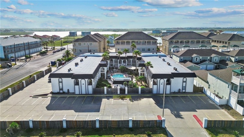 This fully furnished 2-bedroom, 2-bathroom condo offers stunning - Beach Condo for sale in Corpus Christi, Texas on Beachhouse.com