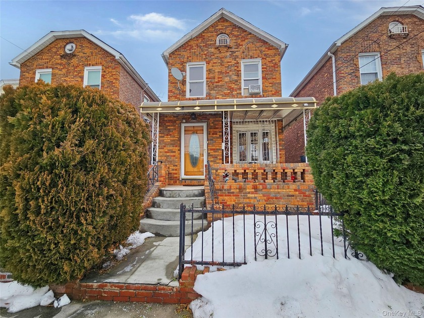 A great opportunity for an end user or investor! Perfect home - Beach Home for sale in Brooklyn, New York on Beachhouse.com