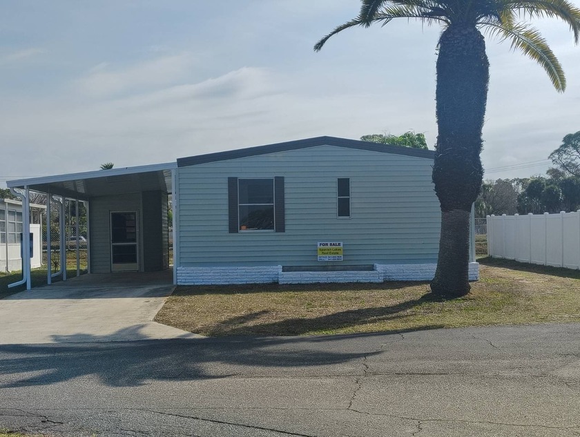 Beautiful 1344 sq. ft home that has been completely remodeled! - Beach Home for sale in Nokomis, Florida on Beachhouse.com