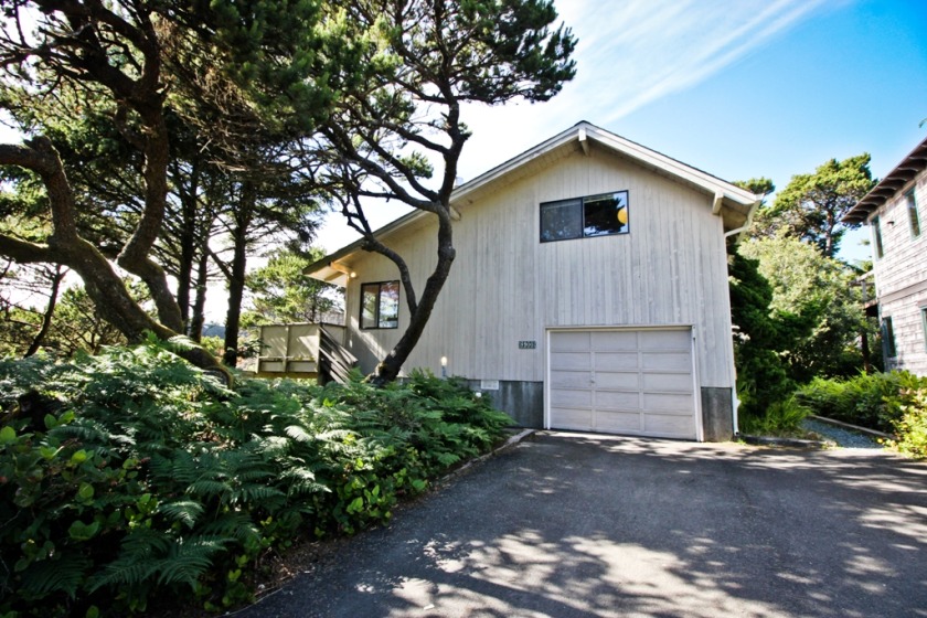 SECOND WINDThis house offers a Cape Cod style luxury - Beach Vacation Rentals in Manzanita, Oregon on Beachhouse.com