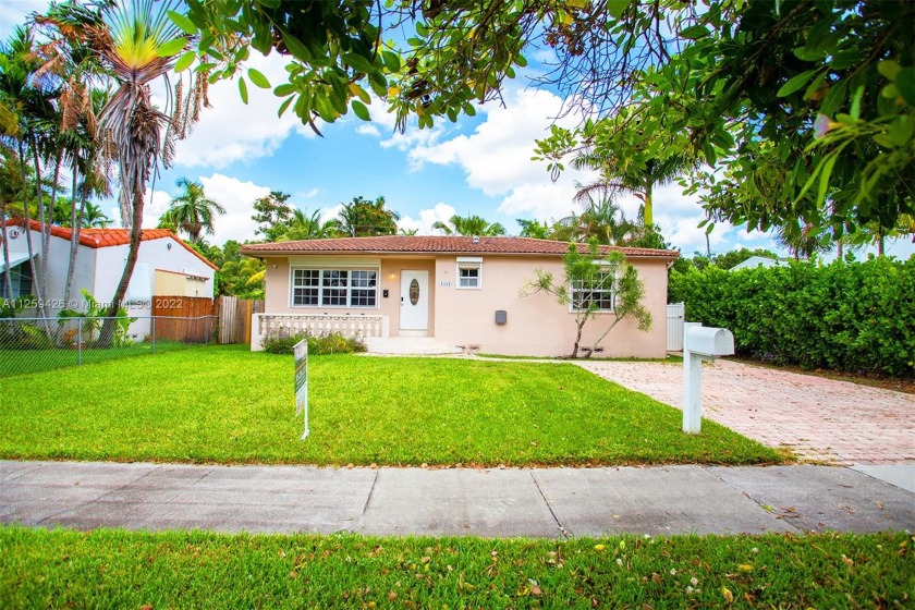 Welcome to this beautiful updated 4 bedroom 2 bathroom home in - Beach Home for sale in Hollywood, Florida on Beachhouse.com
