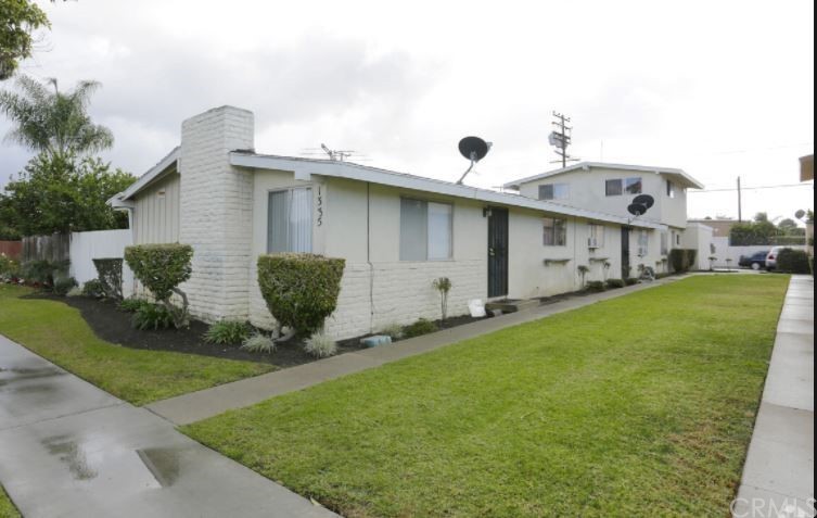 Great opportunity to own 3 units in a prime location in Costa - Beach Home for sale in Costa Mesa, California on Beachhouse.com