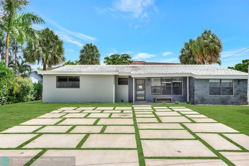 New Pictures!! UNBEATABLE VALUE! RENOVATED WATERFRONT HOME WITH - Beach Home for sale in Wilton Manors, Florida on Beachhouse.com