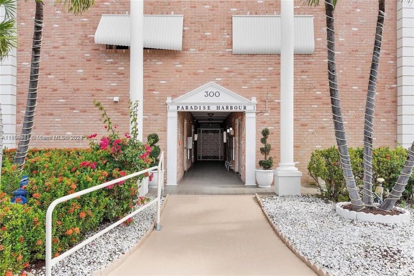 EXCELLENT LOCATION OF THIS 1/1 IN PRESTIGIOUS GOLDEN ISLES. THIS - Beach Apartment for sale in Hallandale Beach, Florida on Beachhouse.com