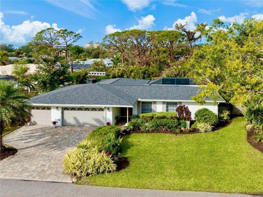 BEAUTIFUL Venice Island POOL Home with 3 CAR GARAGE! This - Beach Home for sale in Venice, Florida on Beachhouse.com