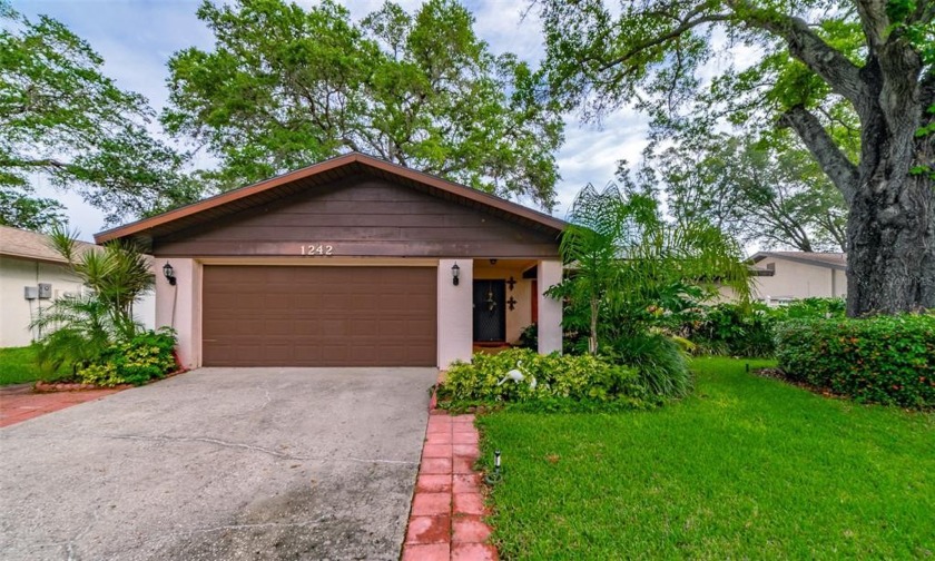 Beautiful UPDATED POOL HOME on a Quiet Street. Nestled in the - Beach Home for sale in Largo, Florida on Beachhouse.com