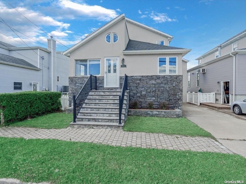 Welcome to your waterfront oasis in Lindenhurst! This charming - Beach Home for sale in Lindenhurst, New York on Beachhouse.com