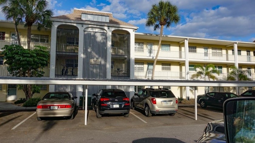 Wow what a location in the heart of Dunedin, close to beaches - Beach Condo for sale in Dunedin, Florida on Beachhouse.com