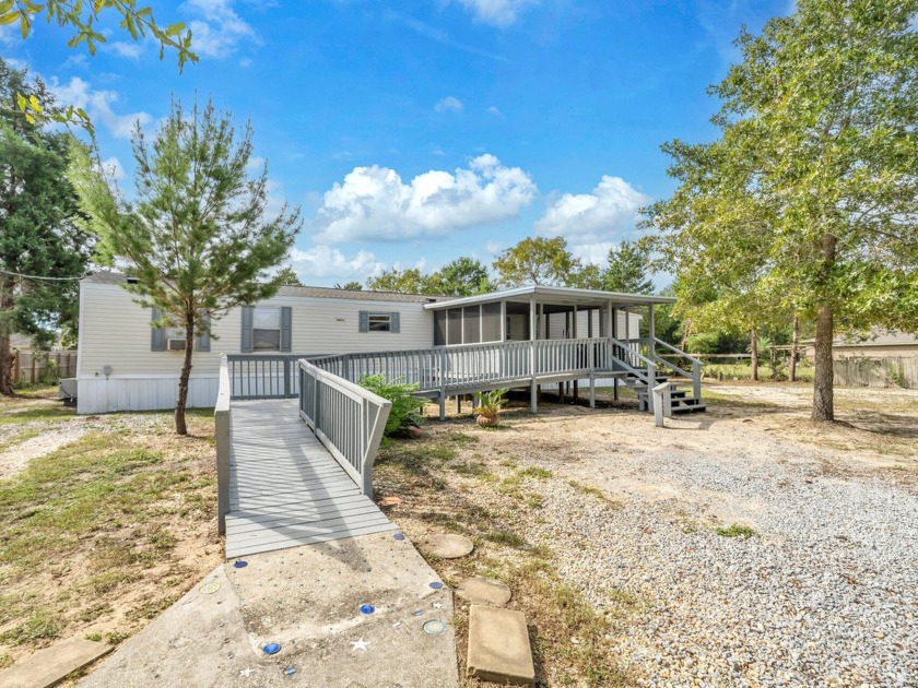 Renovated 3 bedroom 2 bath home (year 2005) located only a short - Beach Home for sale in Navarre, Florida on Beachhouse.com