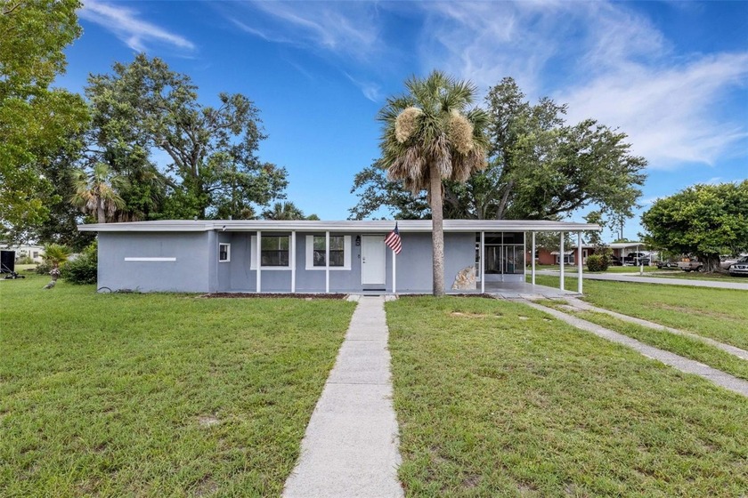Come see this cute 3 bedroom, 2 bath home, with plenty of room - Beach Home for sale in Port Charlotte, Florida on Beachhouse.com