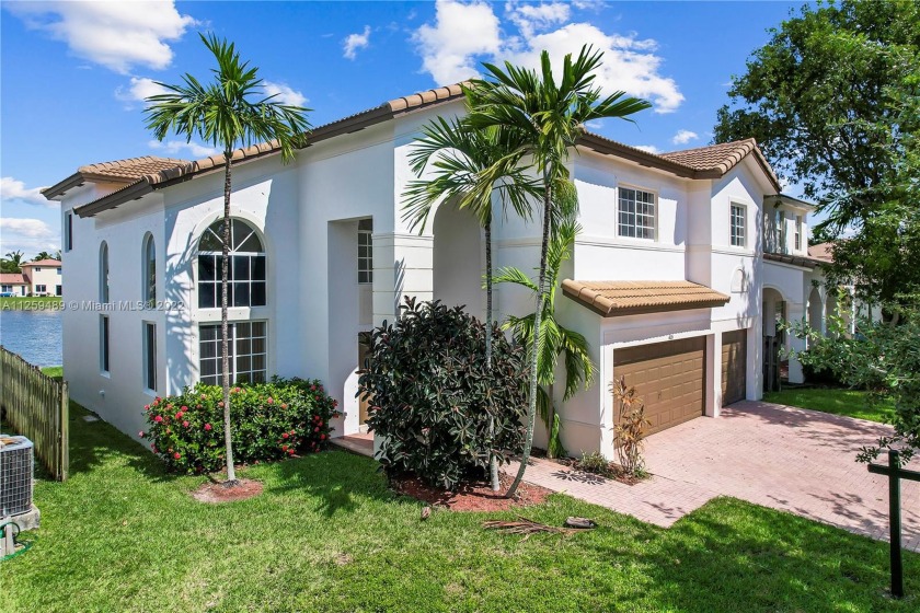 (CLICK ON VIRTUAL TOUR LINK TO SEE VIDEO ) Gorgeous waterfront - Beach Home for sale in Homestead, Florida on Beachhouse.com