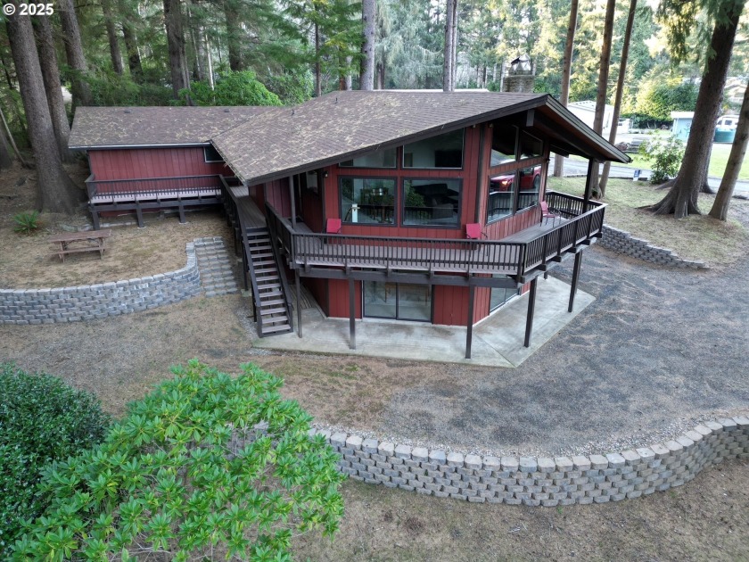 Wonderful like-new chalet-style house with views of Siltcoos - Beach Home for sale in Florence, Oregon on Beachhouse.com