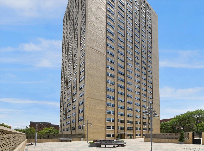 Bright, Versatile Junior 4 at Birchwood Towers- Forest Hills - Beach Home for sale in Forest Hills, New York on Beachhouse.com