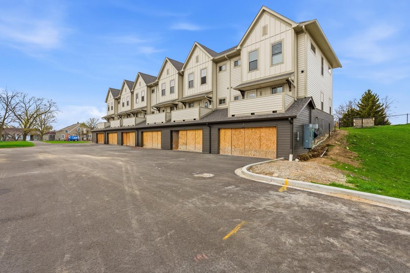 Brand new townhome style condos just 1 mile from the lake and - Beach Condo for sale in Saint Francis, Wisconsin on Beachhouse.com