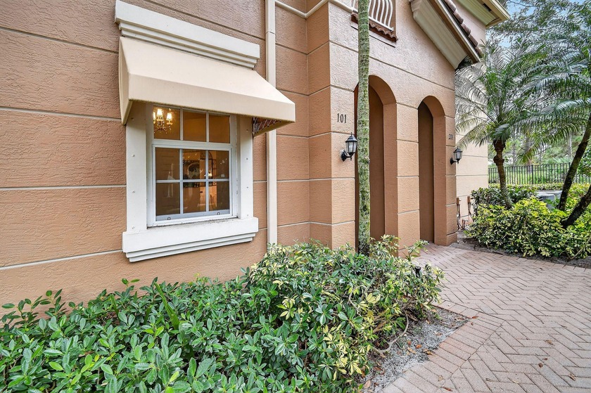 Beautifully maintained and move-in ready, this fully furnished - Beach Condo for sale in Palm Beach Gardens, Florida on Beachhouse.com