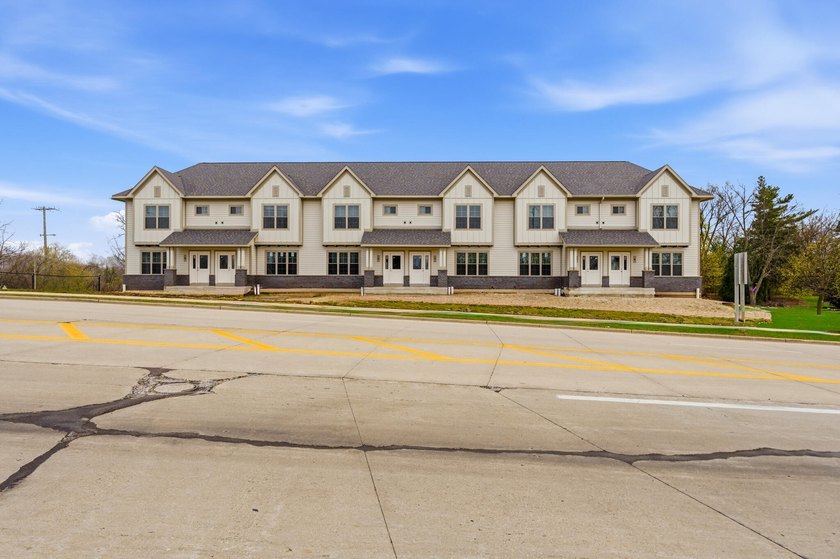 Brand new townhome style condos just 1 mile from the lake and - Beach Condo for sale in Saint Francis, Wisconsin on Beachhouse.com