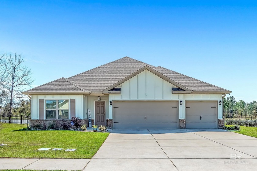 You don't want to miss this spacious 4 bedroom home in highly - Beach Home for sale in Gulf Shores, Alabama on Beachhouse.com