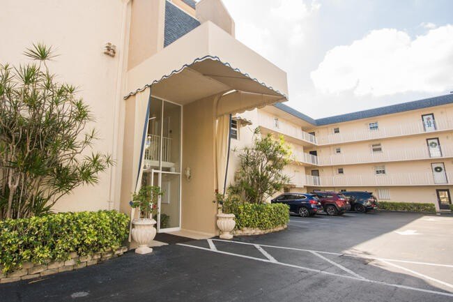 The Brittany is an immaculate community steps from the ocean and - Beach Condo for sale in South Palm Beach, Florida on Beachhouse.com