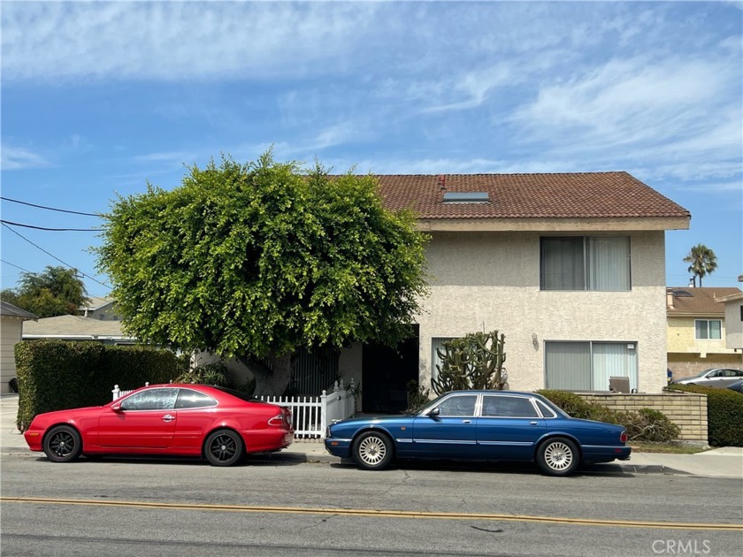 Moody 4-Plex - 1 1/2 Mile Walk to the Beach - Centrally Located - Beach Townhome/Townhouse for sale in Huntington Beach, California on Beachhouse.com