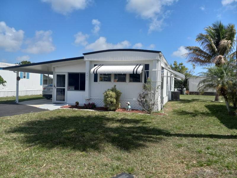 Land Lease, 55+ Community.  Clean, well maintained, furnished - Beach Home for sale in West Palm Beach, Florida on Beachhouse.com