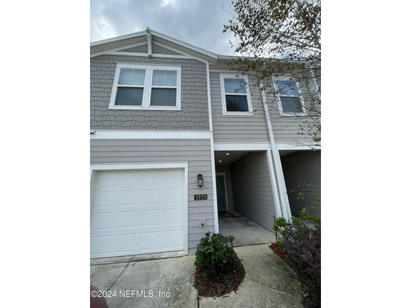 Don't miss out on this amazing deal! 3 bed, 2.5 bath townhome in - Beach Townhome/Townhouse for sale in Jacksonville, Florida on Beachhouse.com