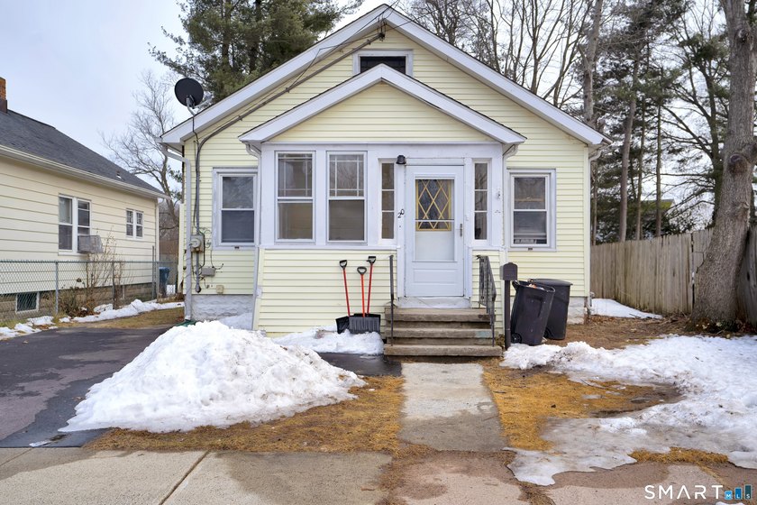 Opportunity knocks in the heart of West Haven. This 5 room, 2 - Beach Home for sale in West Haven, Connecticut on Beachhouse.com