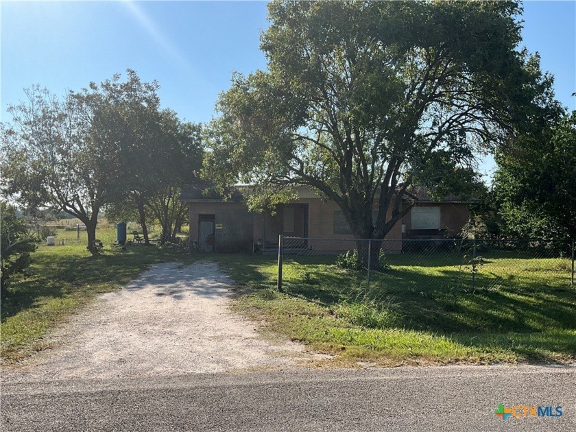 Some searchers will see the potential and possibilities; some - Beach Home for sale in Seadrift, Texas on Beachhouse.com