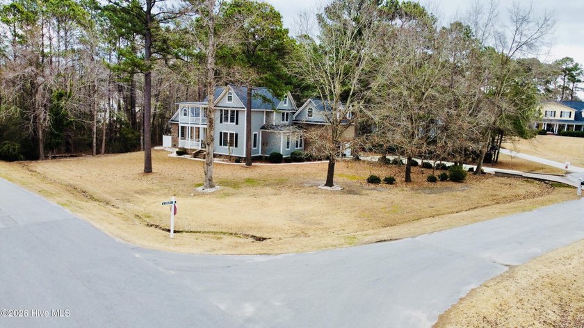 Beautiful custom-built home on corner lot with over 1 Acre of - Beach Home for sale in Swansboro, North Carolina on Beachhouse.com