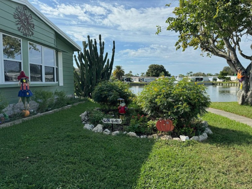 Welcome Home to this BEAUTIFUL SPACIOUS WATERFRONT 2 Bedroom, 2 - Beach Home for sale in Largo, Florida on Beachhouse.com