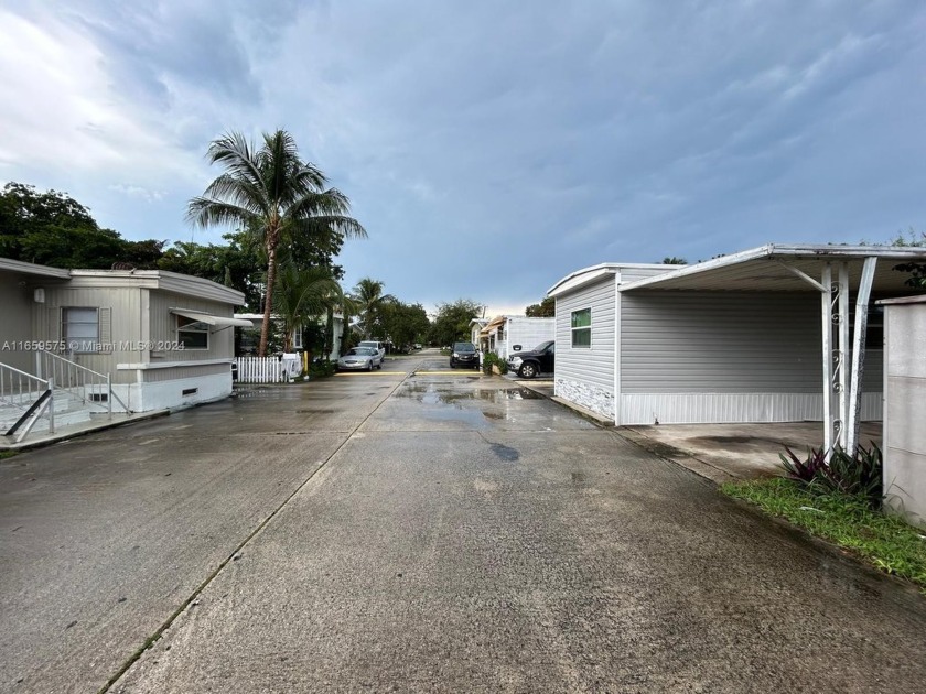 This is the perfect opportunity to own your own home in the - Beach Home for sale in Hallandale Beach, Florida on Beachhouse.com