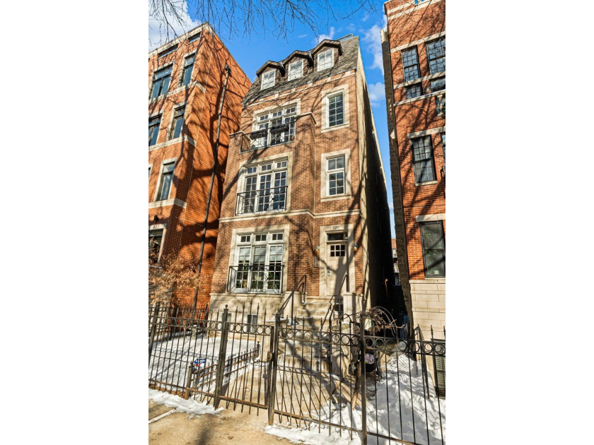Welcome to this beautifully updated 3-bedroom, 3-bath duplex in - Beach Condo for sale in Chicago, Illinois on Beachhouse.com
