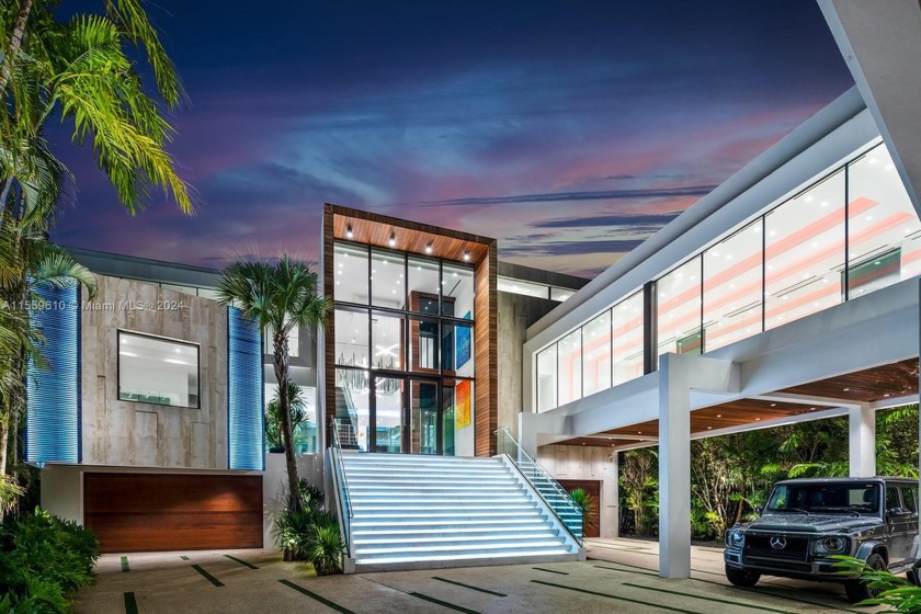 Stunning Bay/Canal Contemporary Residence- 100+ ft on deep water - Beach Home for sale in Miami, Florida on Beachhouse.com
