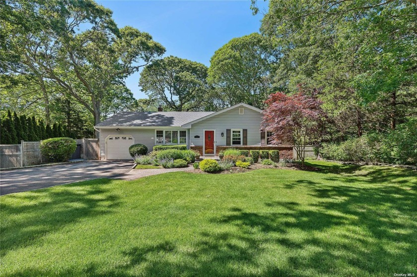 Perfection in Hampton Bays! This meticulously maintained - Beach Home for sale in Hampton Bays, New York on Beachhouse.com