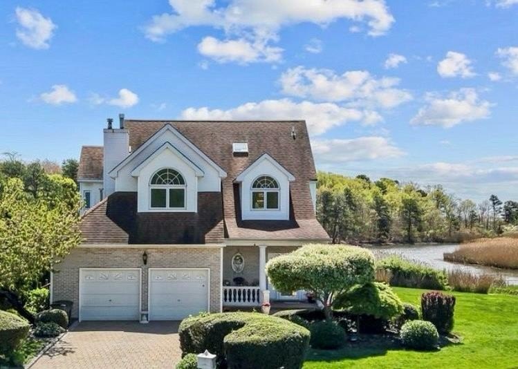 A rare opportunity to own the finest slice of waterfront - Beach Home for sale in Oakdale, New York on Beachhouse.com